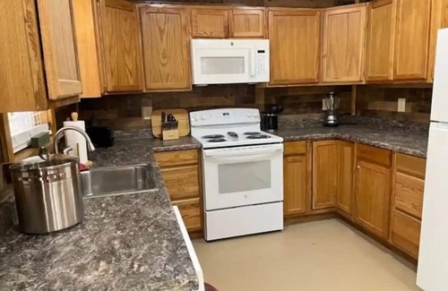 Tie Plant Cabin | Dogwoods-2 bedroom cabin with spacious parking