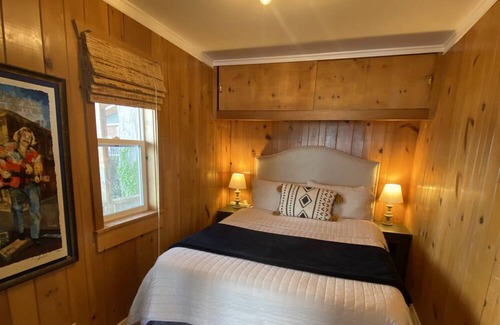 Seabeck House | Cozy Waterfront Beach House on the Hood Canal