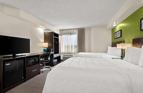 Wesley Chapel House | Business Trip: 3 Units in Tampa Hotel w/ Work Space, Free Parking & Breakfast
