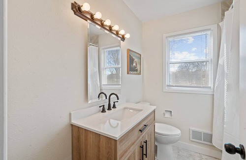 Iowa City House | cozy, convenient, close to UIHC!