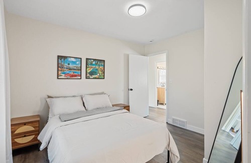 Iowa City House | cozy, convenient, close to UIHC!