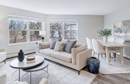 West Bloomington Condo | Balcony Haven: Clubhouse, VR, Parking, Champagne, & more- A Perfect Spring!