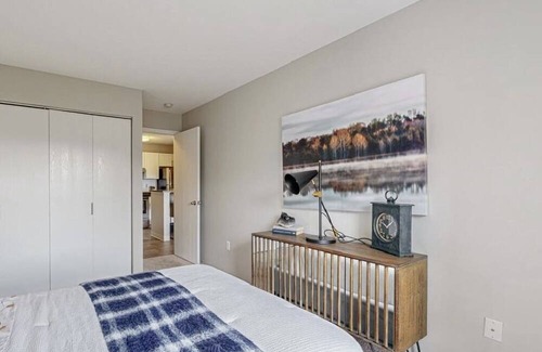 West Bloomington Condo | Balcony Haven: Clubhouse, VR, Parking, Champagne, & more- A Perfect Spring!
