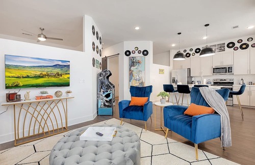 Rolling Mill Hill Apartment | Groovy Nashville: Parking, Pool, Gym, Terrace. So close to Broadway & Downtown!