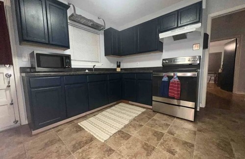Lewisville House | Cozy 3 bedroom home in between all the action!
