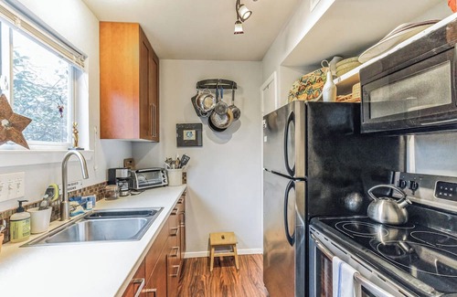 Riverside Condo | Eclectic Comfort – A Fun & Funky Retreat! Minutes to Downtown, Congress & Lamar