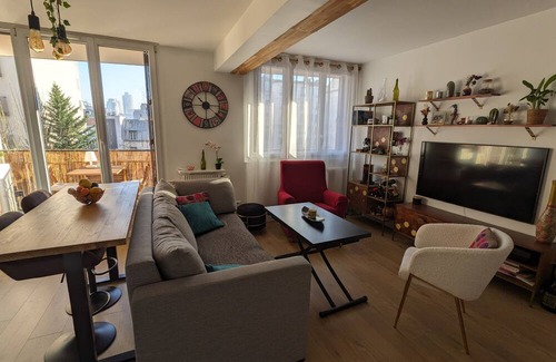 Quartier de la Chapelle Apartment | Charming Apartment With Balcony Near the Olympic Village and Montmartre