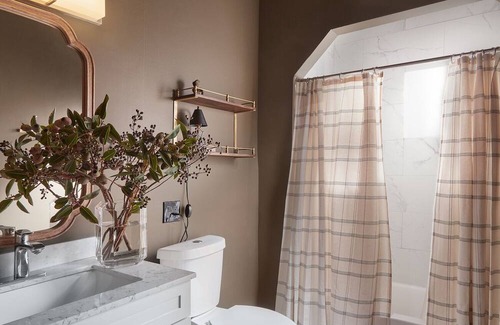 Bronzeville Apartment | The Study @ The Douglas / McCormick, IIT & Sox