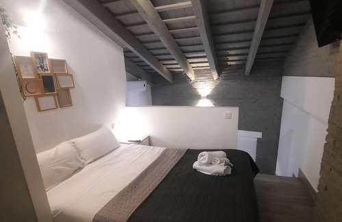 Benicalap Apartment | Cozy Apartment Without Kitchen - Wifi Free