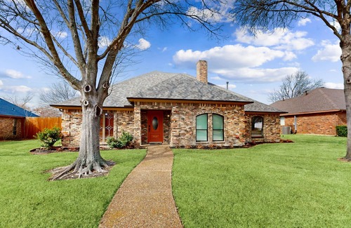 Allen House | Dog-friendly home near downtown with enclosed backyard, patio, & gas stovetop