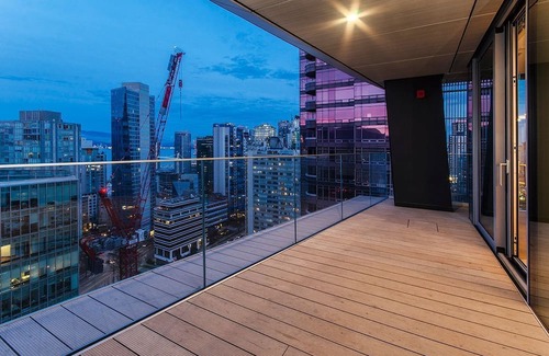 Coal Harbour Apartment | Luxury New Condo in downtown close to all amenities