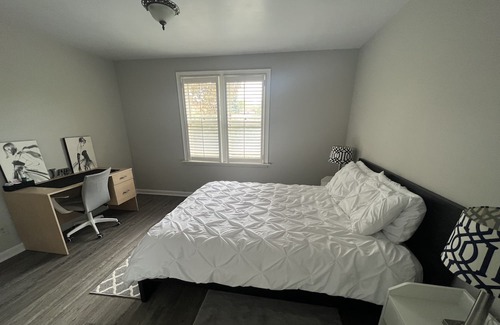 Midtown Toronto House | No stairs / Renovated 3-Bedroom free Wifi,Parking