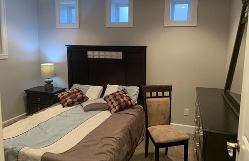 Upper Lonsdale Apartment | A Cozy suite in the heart of North Vancouver - Close to Lonsdale Ave.
