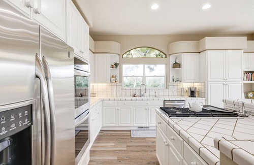 Byron House | Beautiful Home w/Hot Tub on Byron Olive Farm