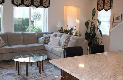 Mill Creek House | Spacious 4-bedroom house with WiFi and AC in brilliant Mill Creek