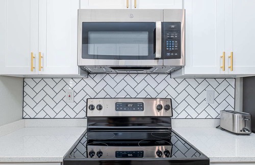 Cottage Line Apartment | The Tide Suite / Direct Beach Access