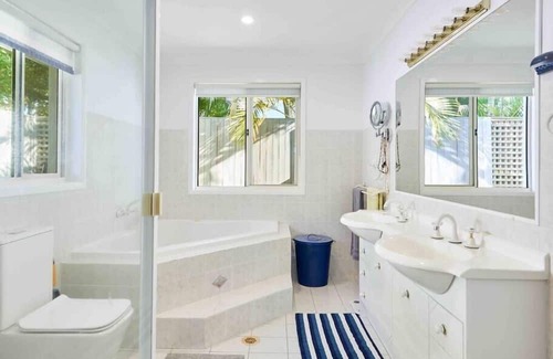 Burleigh Waters House | Resort living in Burleigh