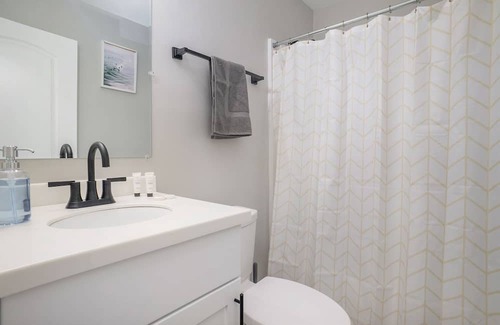 Bayview Apartment | Hillside Cove - Anchor Suite