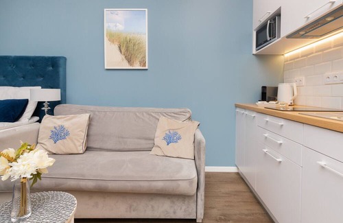 Przymorze Apartment | Śląska 12 | Bright Blue Studio in Gdańsk | Desk for Remote Work | 4 People | Gym