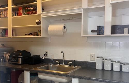 Milford House | Large fully furnished corporate housing. Centrally located, plenty of parking.