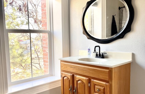 Milford House | Large fully furnished corporate housing. Centrally located, plenty of parking.