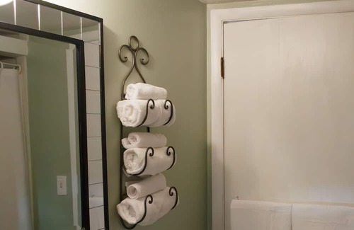 Skaneateles Apartment | Cozy Skaneateles 1BDR/1Bath Apartment just steps away from the amazing Village.