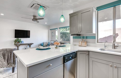Ivins Cottage | Stylish Ivins Hideaway w/ Patio + Mountain Views!