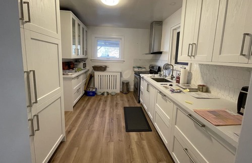 North York House | Furnished 3 bedroom house in Wanless Park