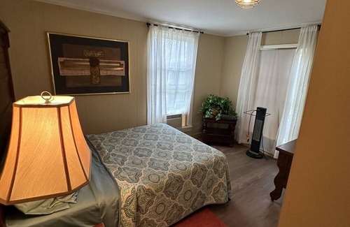 Poplarville Cabin | Cozy 2-bedroom cabin with WiFi, AC on the Pearl River in Angie, LA.