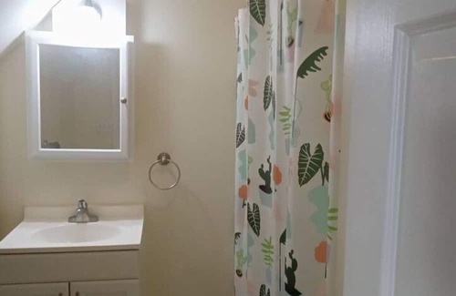 Niskayuna Apartment | a nice one bedroom free parking