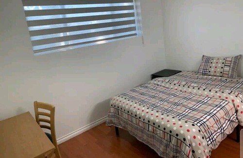 Marpole House | Close to airport, Langara college & downtown, 5min walk to skytrain. Nice&quiet