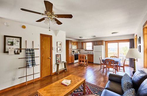 Callicoon House | Mountain House + Guest Cottage on 65-Acre Property