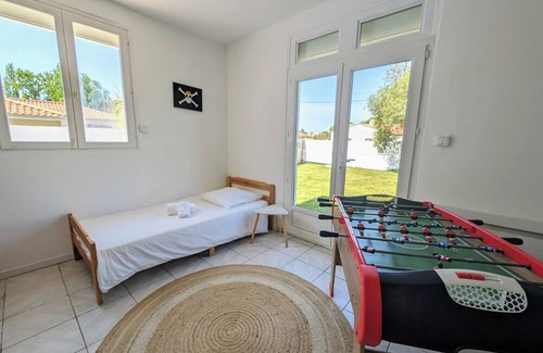 Le Cormier House | House with pool close to beaches