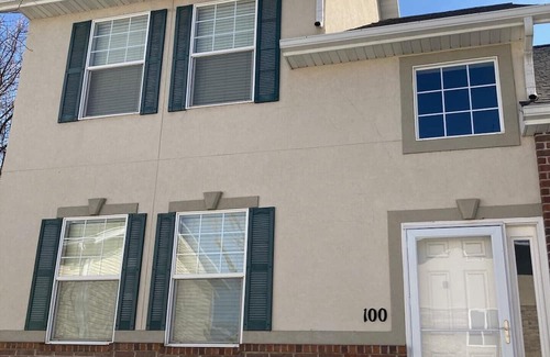Logan House | Luxury 5 Bedroom Townhouse! Great location just off of Main Street!
