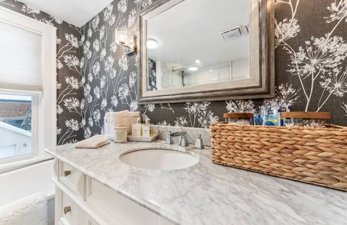 West Irondequoit House | Explore City & Nature: Close to Lake, Zoo & Parks!