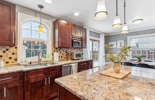 West Irondequoit House | Explore City & Nature: Close to Lake, Zoo & Parks!