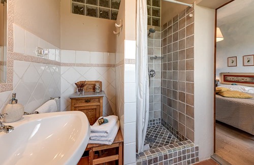 Borgo San Lorenzo House | Holiday Home 'Villa Porcigliano Olive Grove' with Private Terrace, Wi-Fi and Air Conditioning