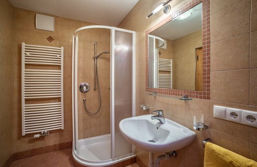 Villabassa Apartment | Apartment 'Stauderhof 2' with Mountain View, Shared Garden