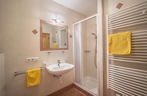 Villabassa Apartment | Apartment 'Stauderhof 3' with Mountain View, Shared Garden