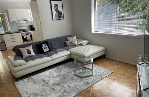 Ashfield Villa | Sunny one bedroom villa in a quite and relaxing area, 20 minutes from CBD