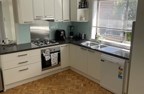 Ashfield Villa | Sunny one bedroom villa in a quite and relaxing area, 20 minutes from CBD