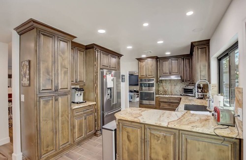 Avant House | Luxury,Pool,Spa,Great Location, great for entertaining