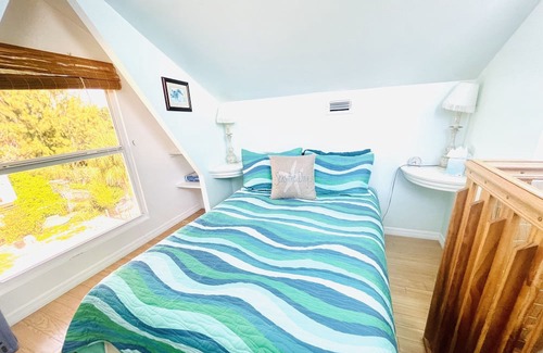 Grant-Valkaria House | 4/3 Waterfront on Private Island. Watch dolphins & breathtaking sunsets!