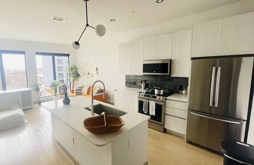 Westside Apartment | Modern Feng Shui Japanese Studio Suite - FREE PARKING