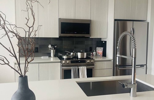 Westside Apartment | Modern Feng Shui Japanese Studio Suite - FREE PARKING