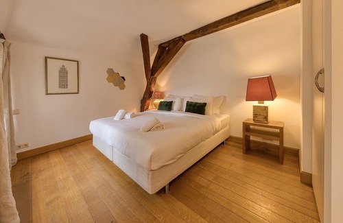 Dansaert Apartment | Chic Penthouse Grand-Place