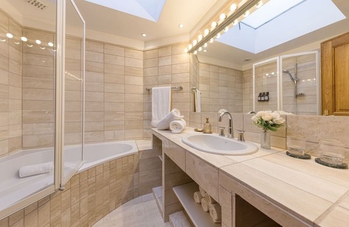 Dansaert Apartment | Chic Penthouse Grand-Place