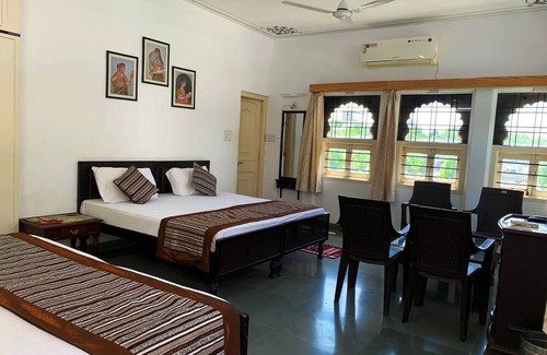 Udaipur Apartment | Four Bed Room - Gadh Ganesh Homestay