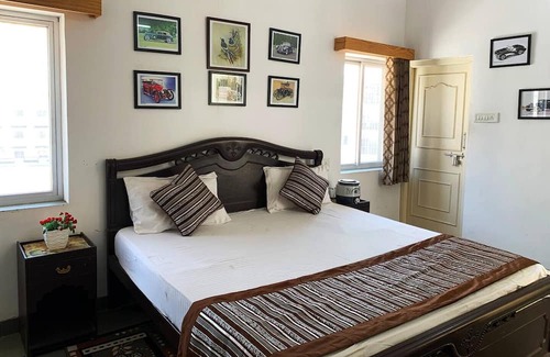 Udaipur Apartment | Double Bed Room - Gadh Ganesh Homestay