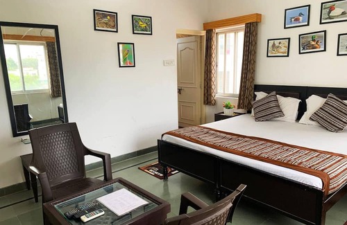 Udaipur Apartment | Double Bed Room - Gadh Ganesh Homestay